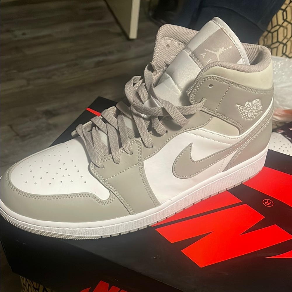 Jordan Men's White and Gray Sneakers
